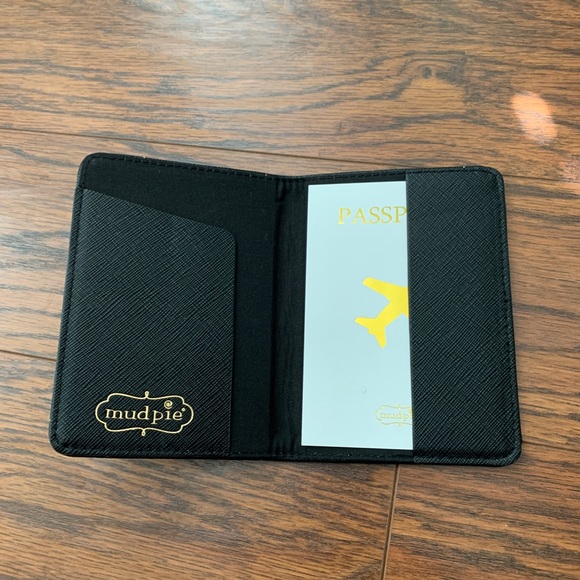 Mud pie passport cover - Picture 2 of 3